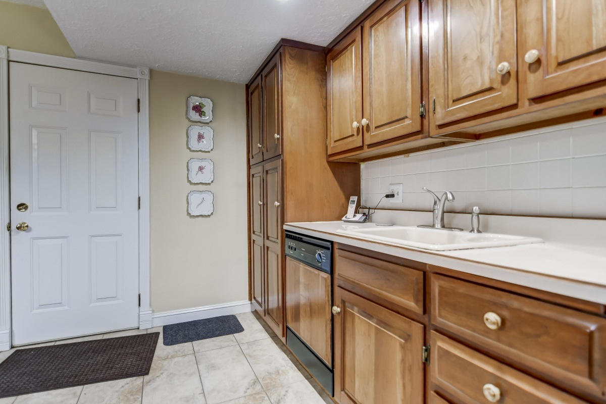 2429 Churchill Road Springfield, IL 62702 - Photo 9 of 30