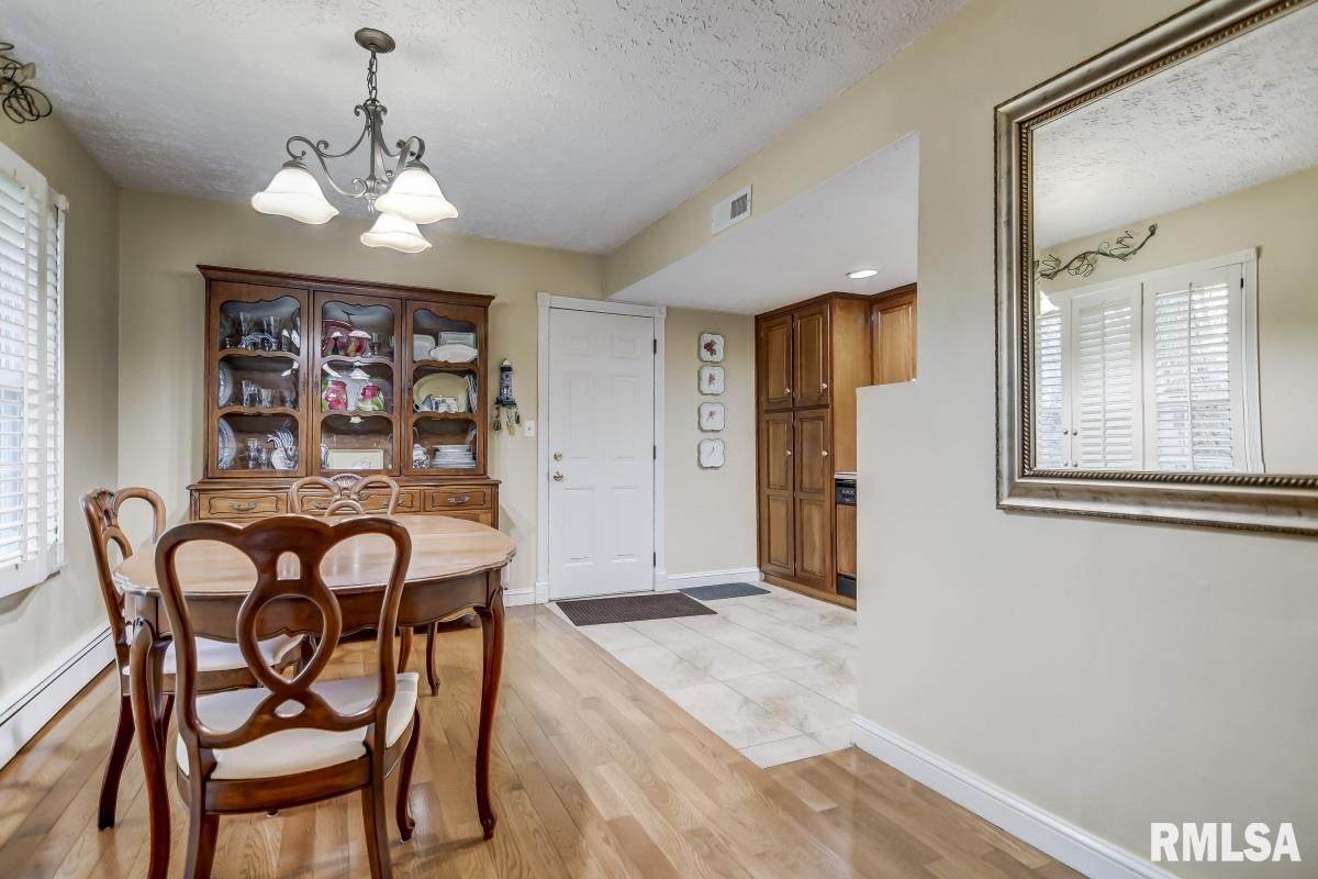 2429 Churchill Road Springfield, IL 62702 - Photo 10 of 30