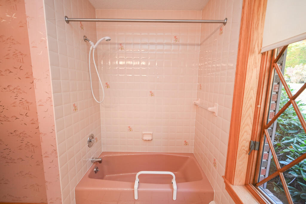 7 Stone Ridge Road Waterville, ME 04901 - Photo 23 of 39 First Floor Hall Bath