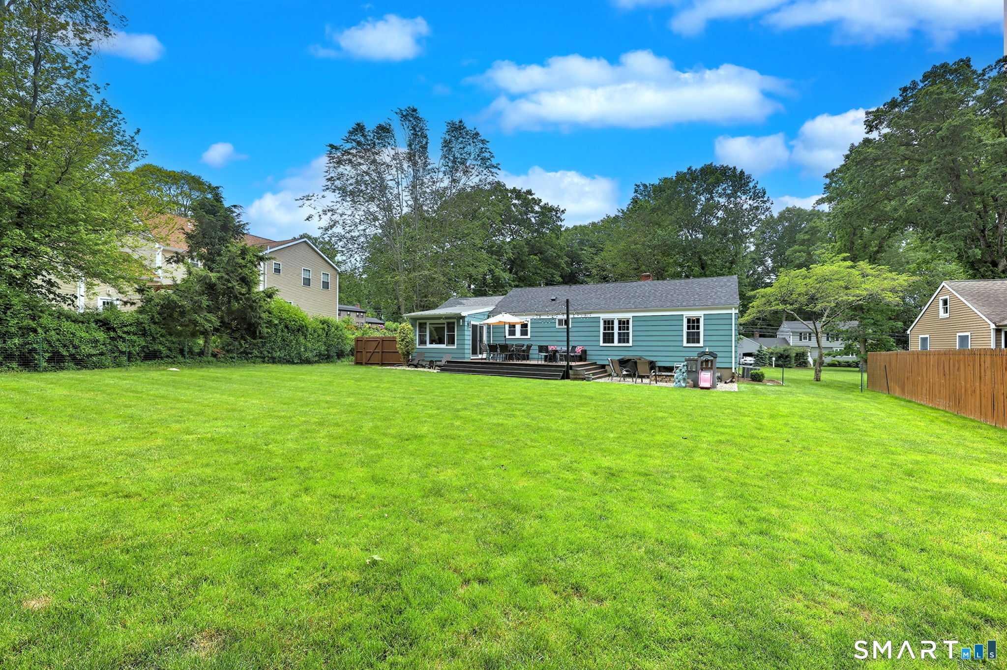 78 Blackhouse Road Trumbull, CT 06611 - Photo 4 of 37