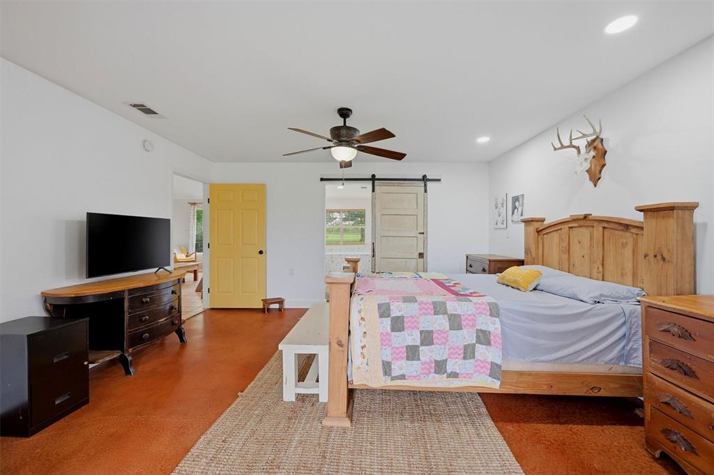 905 Crawford Road Sadler, TX 76264 - Photo 17 of 40 Spacious room