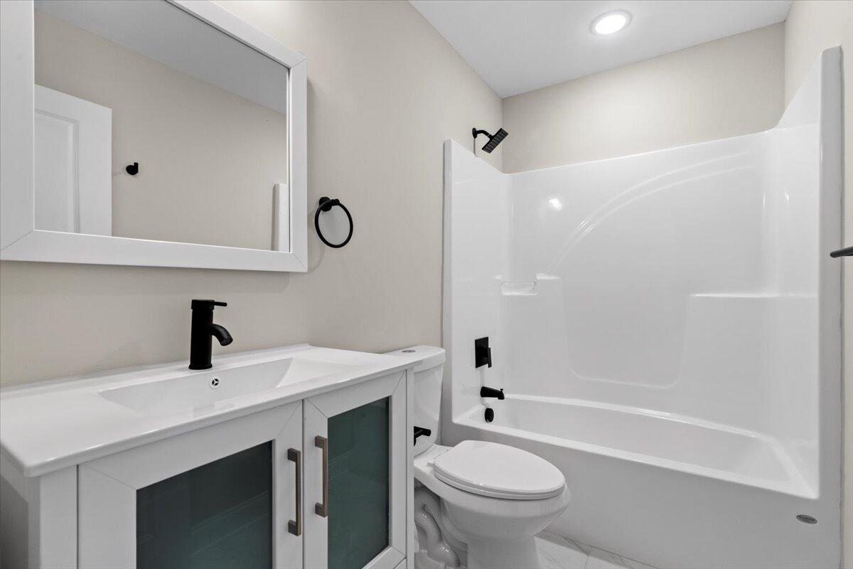 1237 Miller Street Augusta, GA 30901 - Photo 31 of 36 30-Upstairs Bath