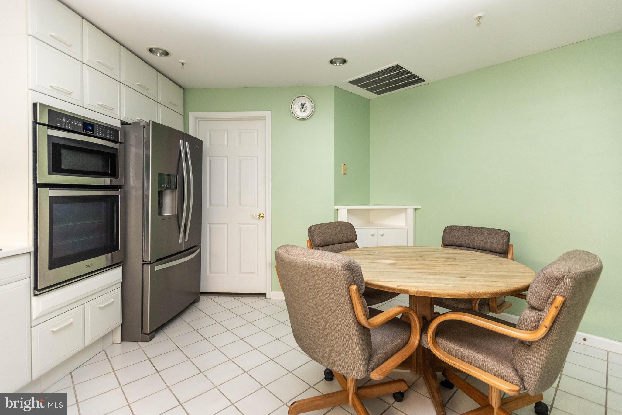 3801 Canterbury Road, Unit 816 Baltimore, MD 21218 - Photo 24 of 28 Kitchen
