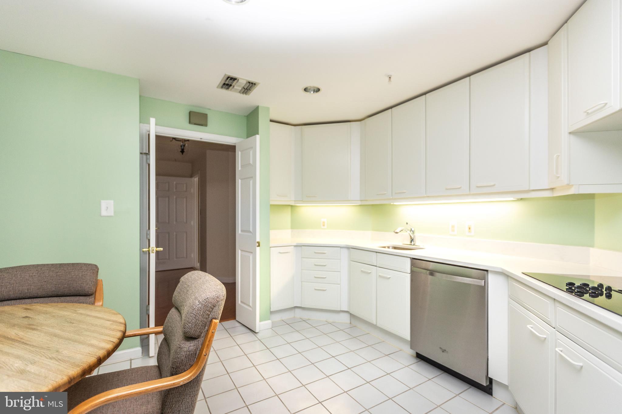 3801 Canterbury Road, Unit 816 Baltimore, MD 21218 - Photo 25 of 28 Kitchen