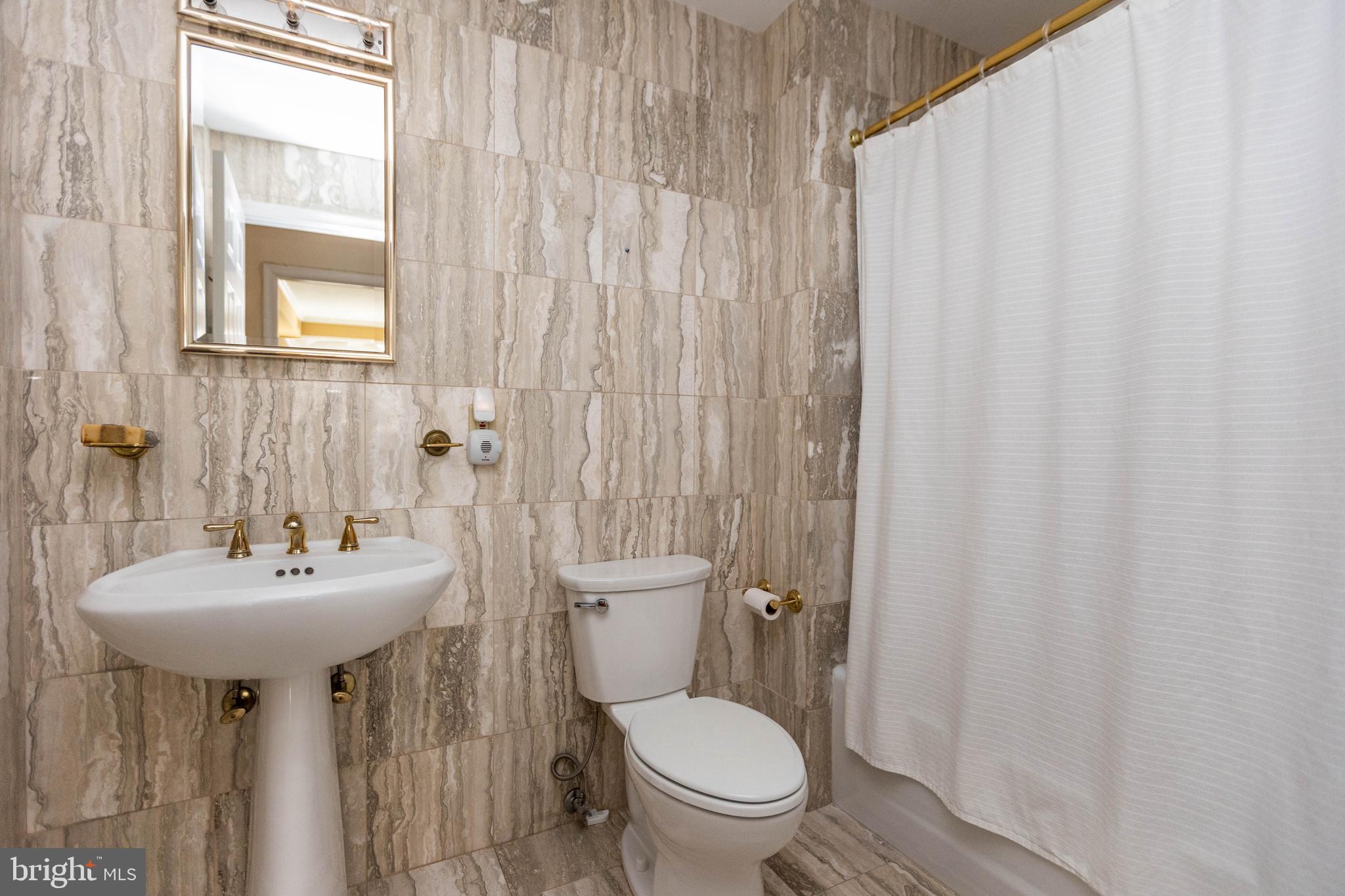 3801 Canterbury Road, Unit 816 Baltimore, MD 21218 - Photo 26 of 28 Second full bath