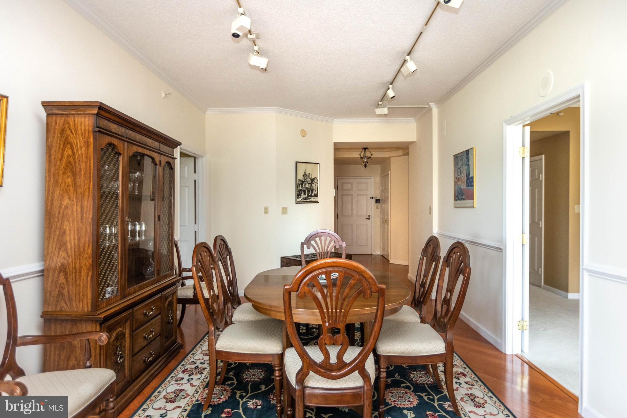 3801 Canterbury Road, Unit 816 Baltimore, MD 21218 - Photo 3 of 28 Dining room with front door in the background