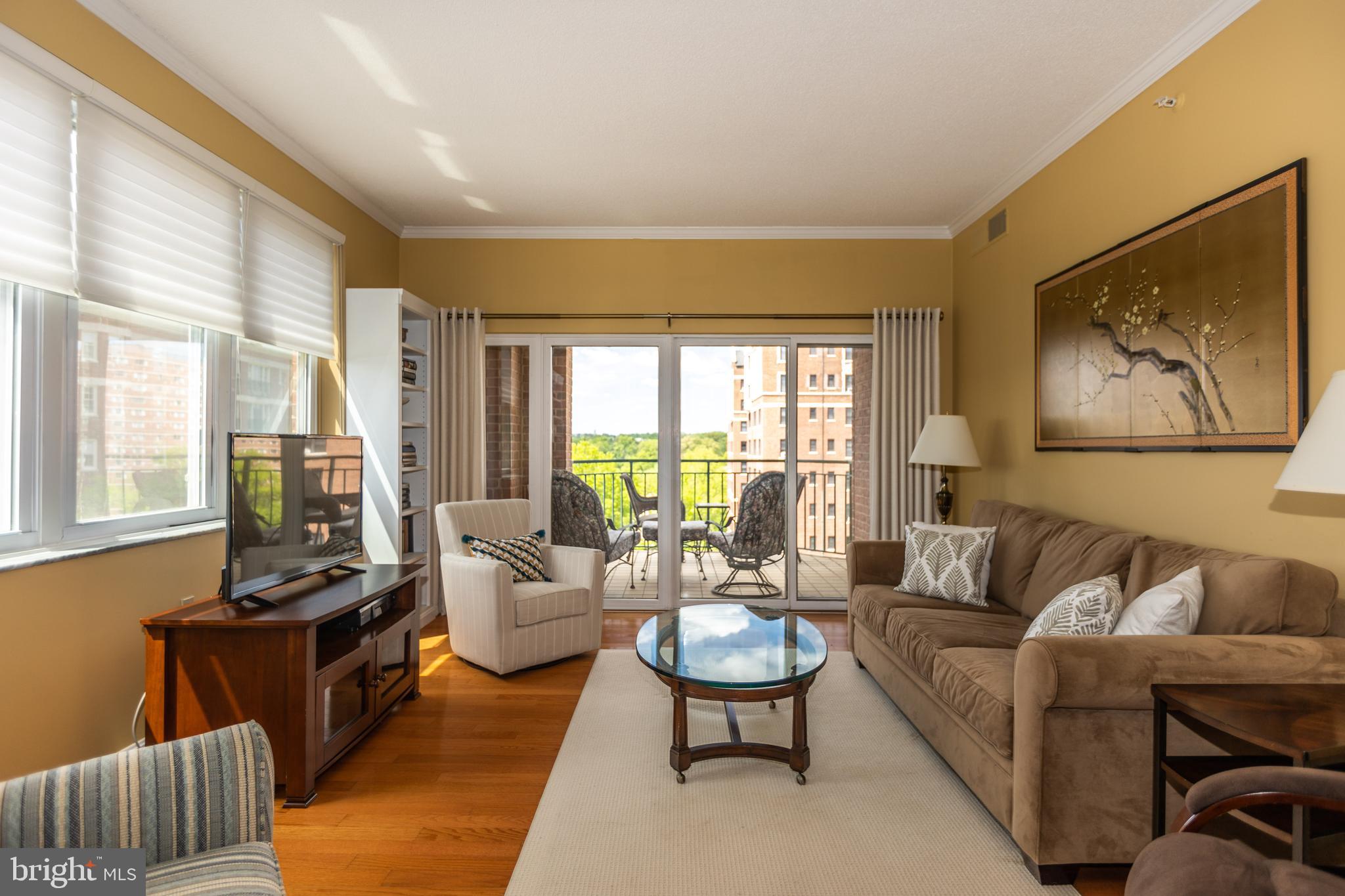 3801 Canterbury Road, Unit 816 Baltimore, MD 21218 - Photo 6 of 28 Living room