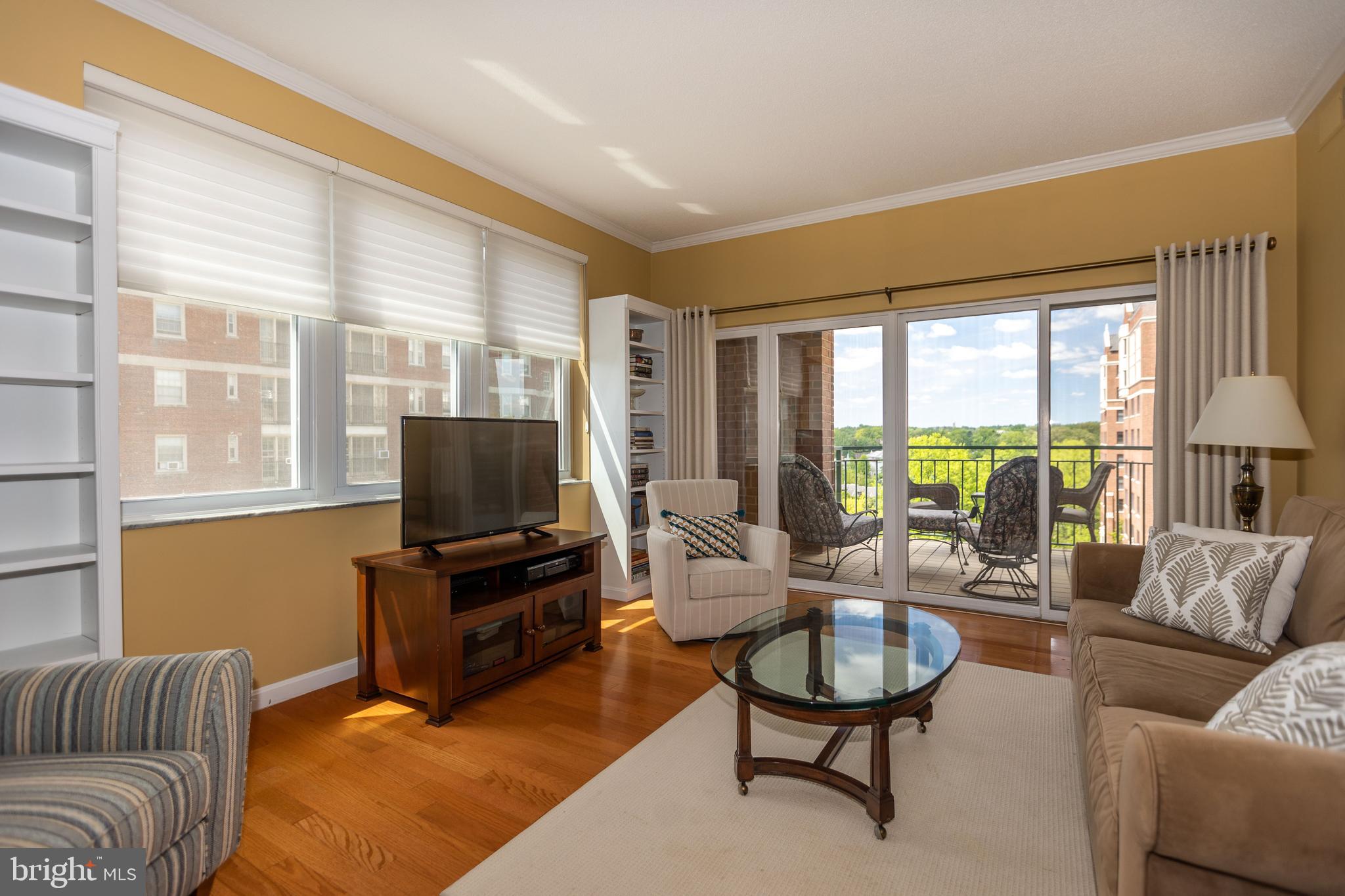 3801 Canterbury Road, Unit 816 Baltimore, MD 21218 - Photo 7 of 28 Living room