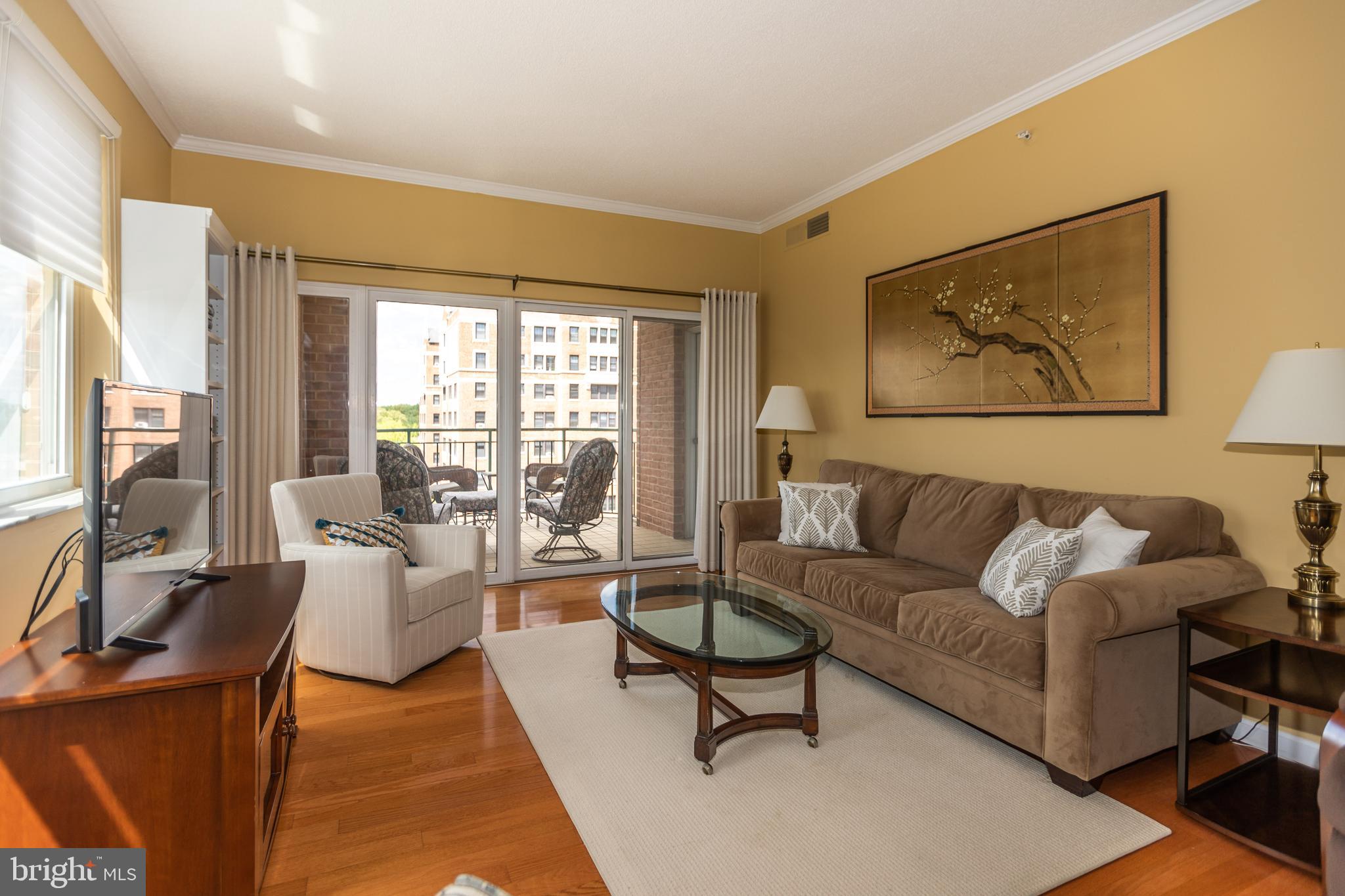 3801 Canterbury Road, Unit 816 Baltimore, MD 21218 - Photo 8 of 28 Living room