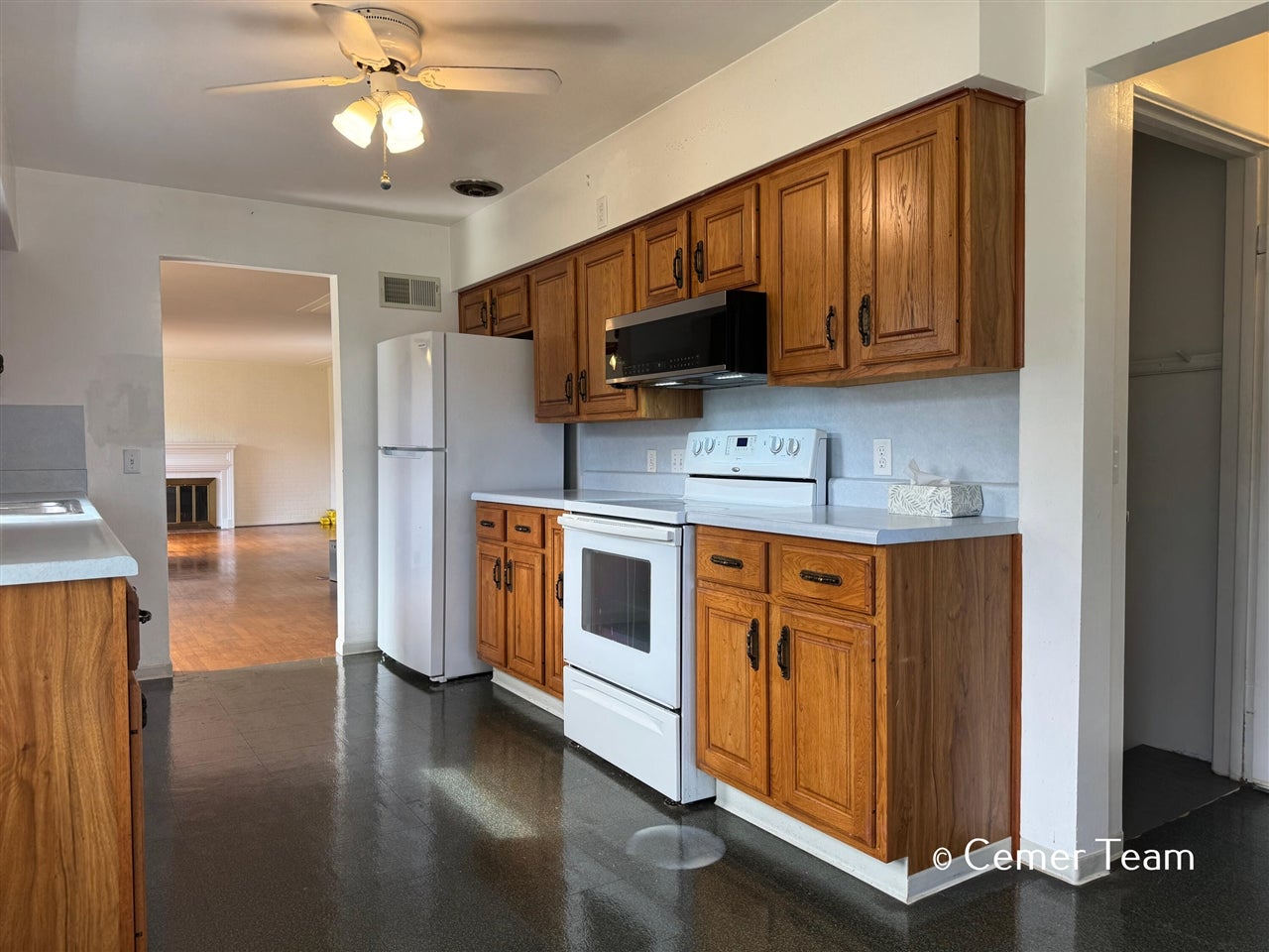 1926 Shettler Road Muskegon, MI 49444 - Photo 4 of 28 Gallery Image 4