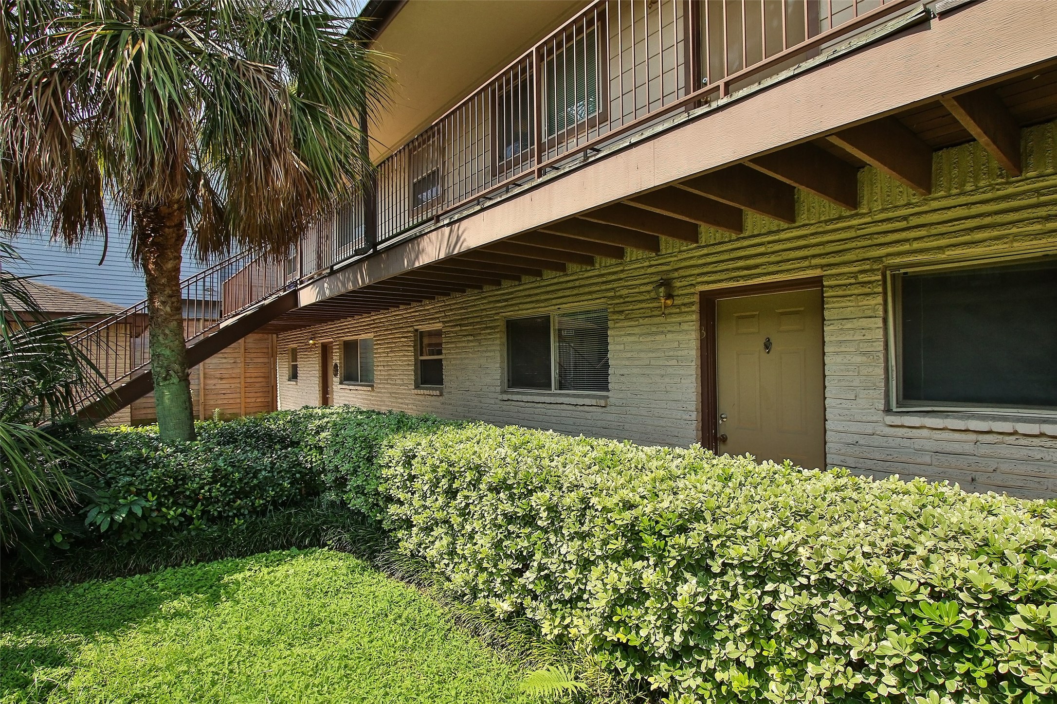 1307 Welch Street, Unit 6 Houston, TX 77006 - Photo 20 of 23 a front view of a house with garden
