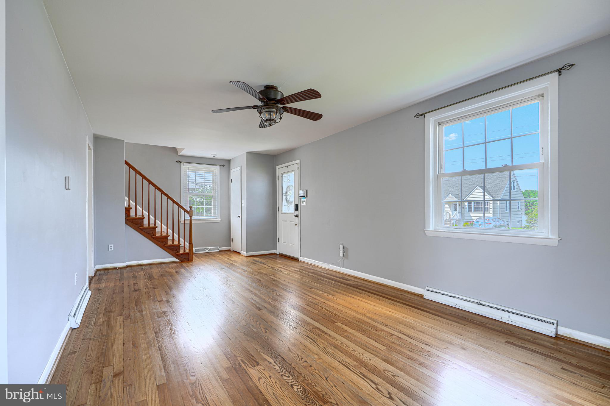 559 Fairmount Road Linthicum Heights, MD 21090 - Photo 5 of 58 living room