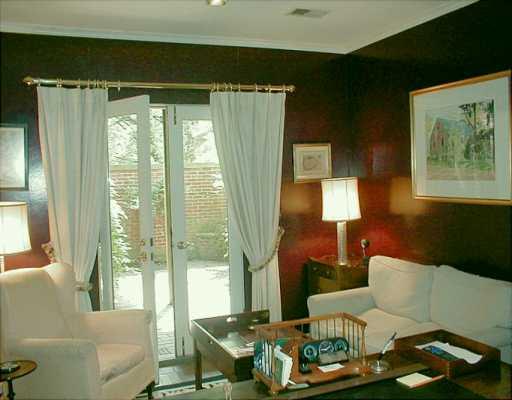 102 Schenley Road, Unit 102 Pittsburgh, PA 15217 - Photo 5 of 8 Den/Family/Great Room.