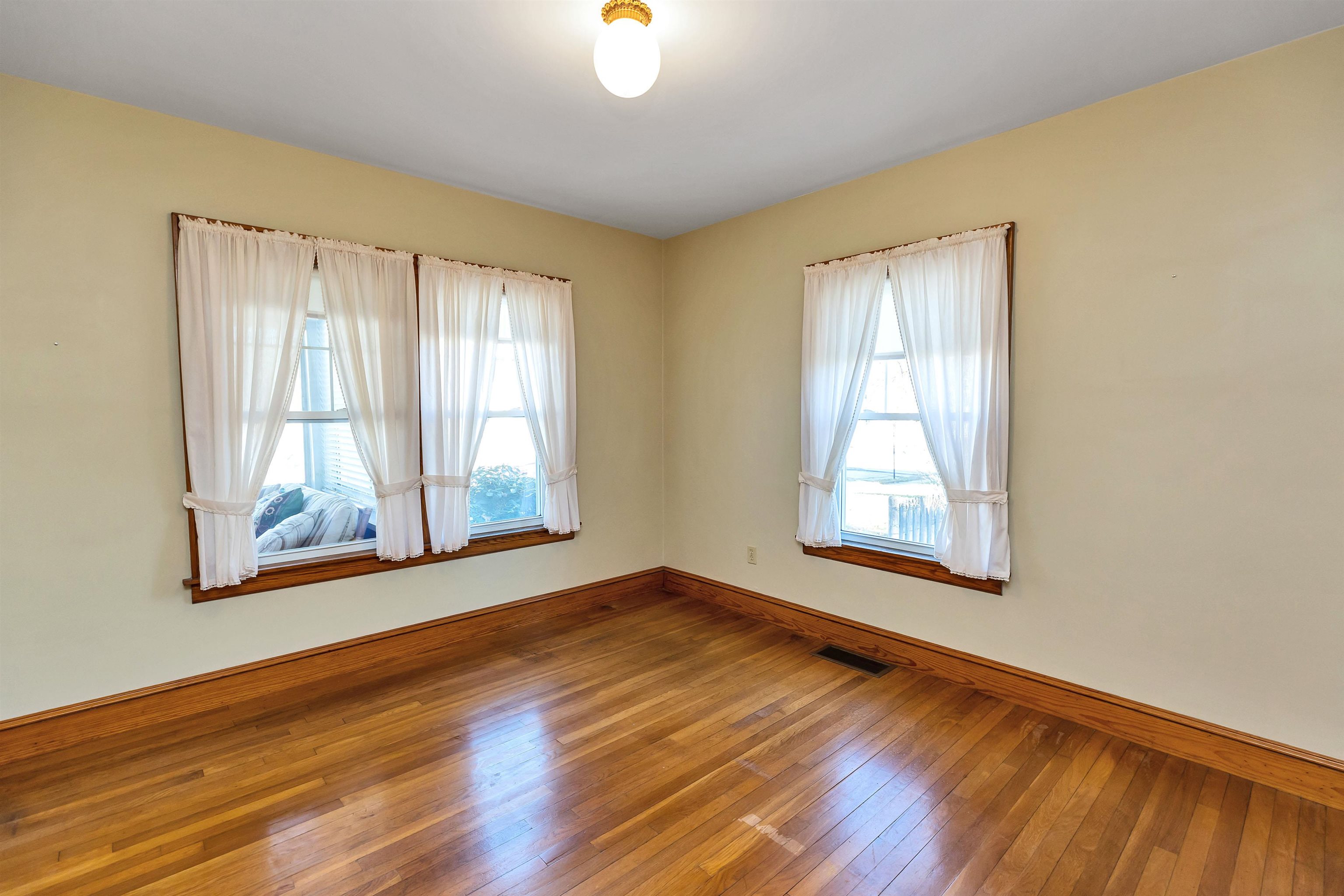 1061 Merrill Street Manchester, NH 03103 - Photo 17 of 58 Gallery Image 17