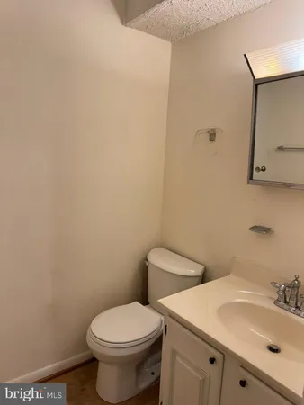 $1,650 | 238 Cameron Street, Berryville, VA 22611