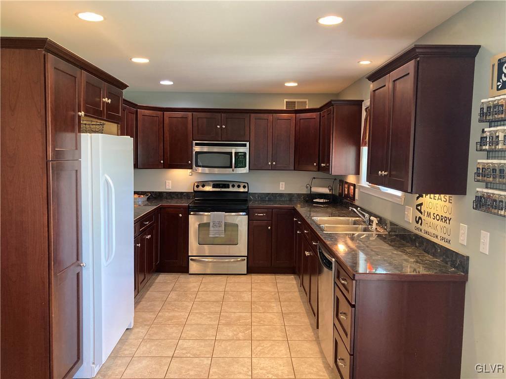 40 Fernwood Road Bangor, PA 18013 - Photo 9 of 38 Gallery Image 9