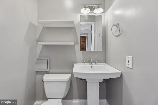 $3,900 | 1226 Carrollsburg Place Southwest, Washington, DC 20024