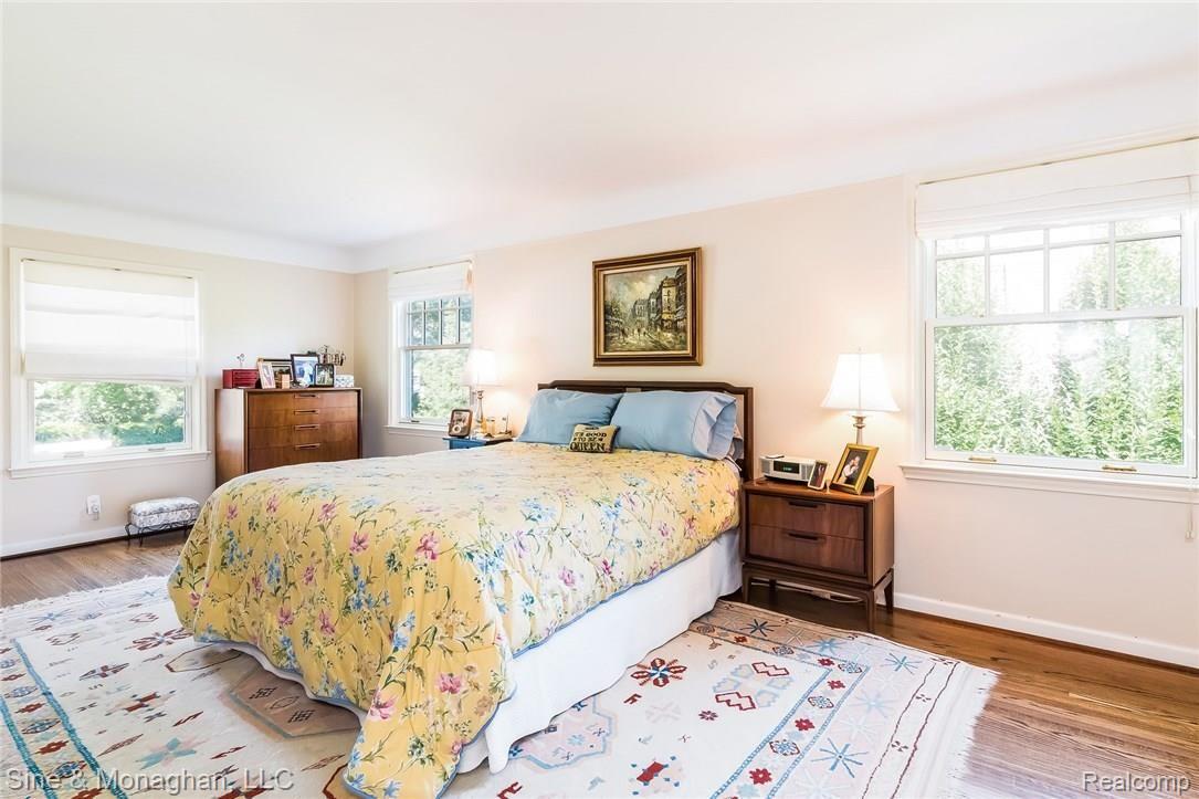 1012 Harvard Road Grosse Pointe, MI 48230 - Photo 19 of 35 019-Master_Bedroom-3156259-medium.jpg