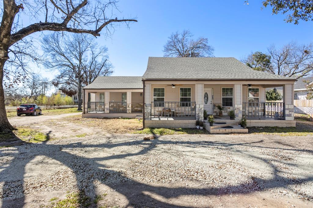 811 Ward Street Marlin, TX 76661 - Photo 29 of 31 Rear view of property featuring covered porch, a ceiling fan, roof with shingles, and driveway