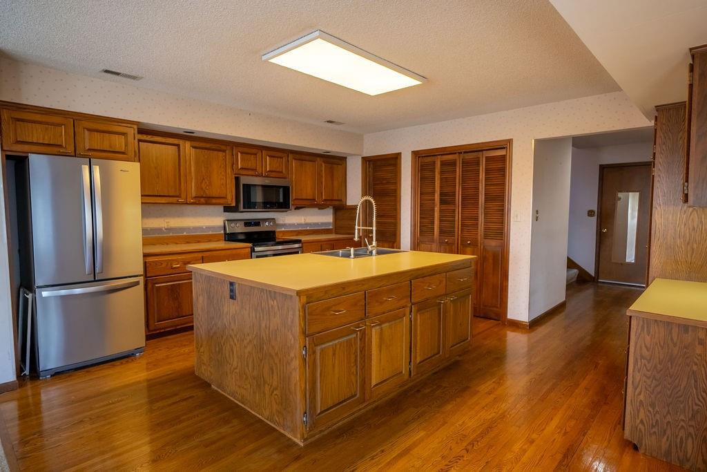 4141 Wimbledon Circle Lawrence, KS 66047 - Photo 20 of 65