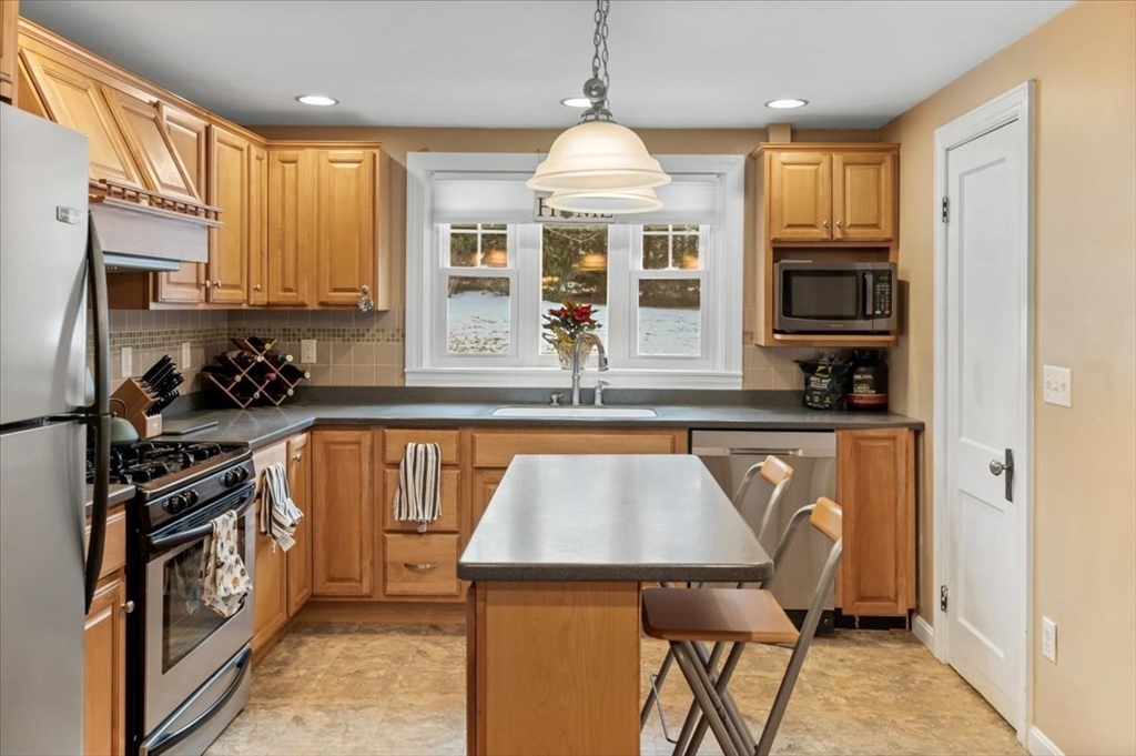 62 School Street Auburn, MA 01501 - Photo 12 of 41