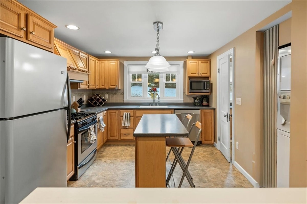 62 School Street Auburn, MA 01501 - Photo 13 of 41