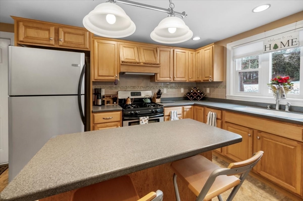 62 School Street Auburn, MA 01501 - Photo 14 of 41