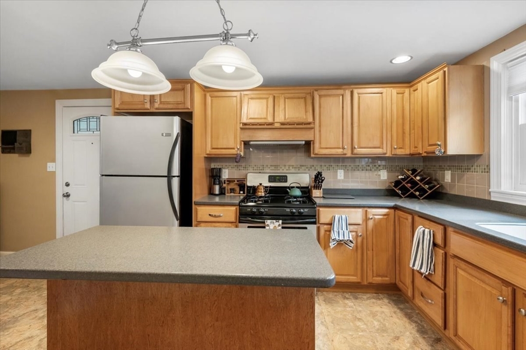 62 School Street Auburn, MA 01501 - Photo 15 of 41