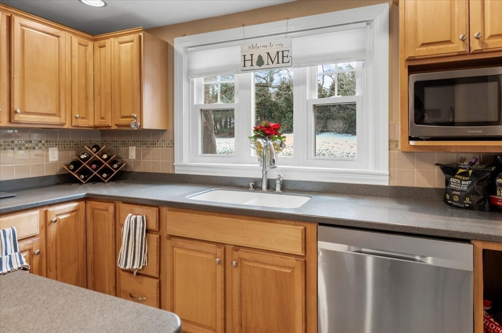 62 School Street Auburn, MA 01501 - Photo 16 of 41