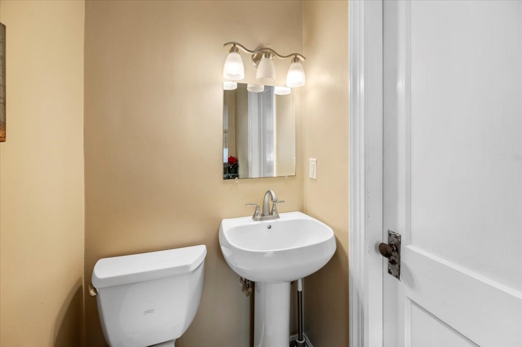 62 School Street Auburn, MA 01501 - Photo 22 of 41