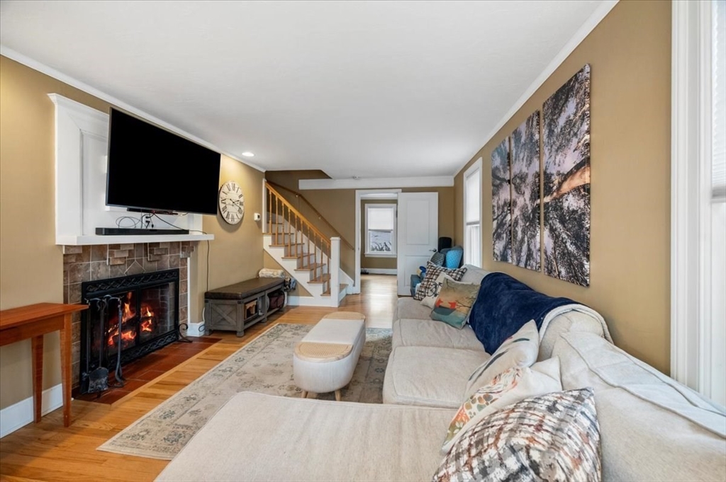 62 School Street Auburn, MA 01501 - Photo 7 of 41