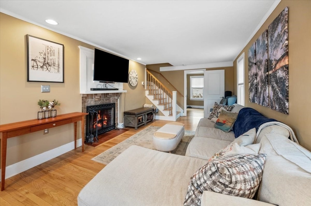 62 School Street Auburn, MA 01501 - Photo 8 of 41