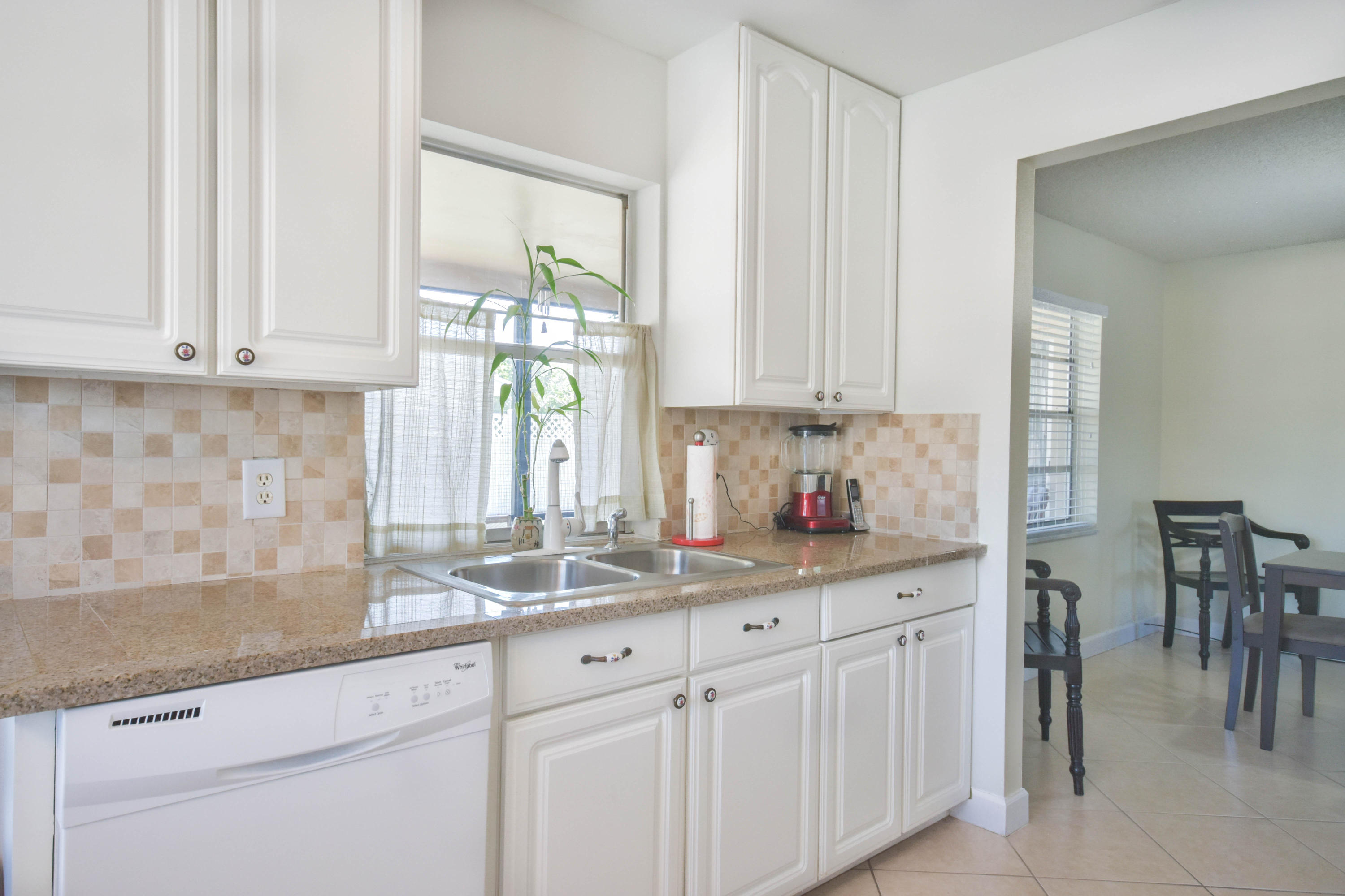 22706 Southwest 65th Terrace Boca Raton, FL 33428 - Photo 10 of 22 10-Kitchen