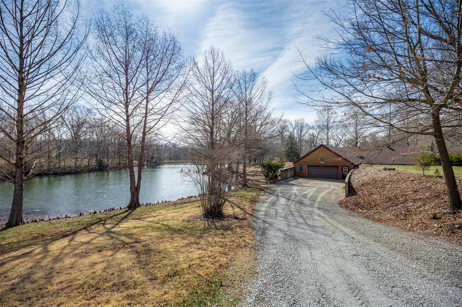 360 Hartman Road Staunton, IL 62088 - Photo 3 of 38