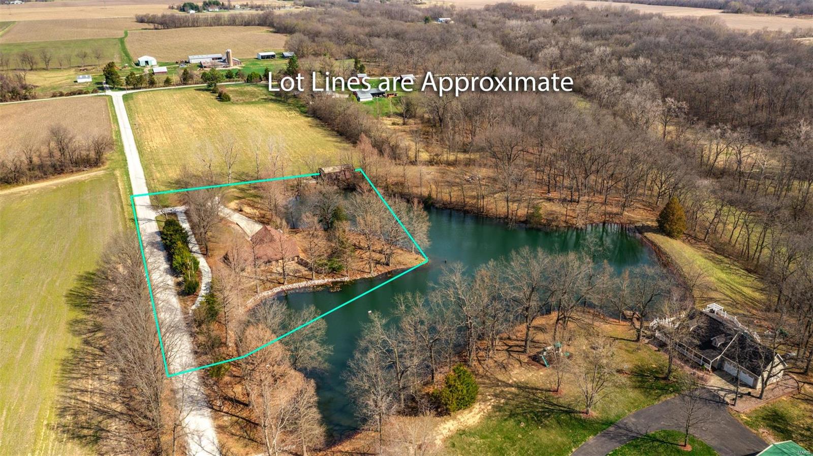 360 Hartman Road Staunton, IL 62088 - Photo 4 of 38