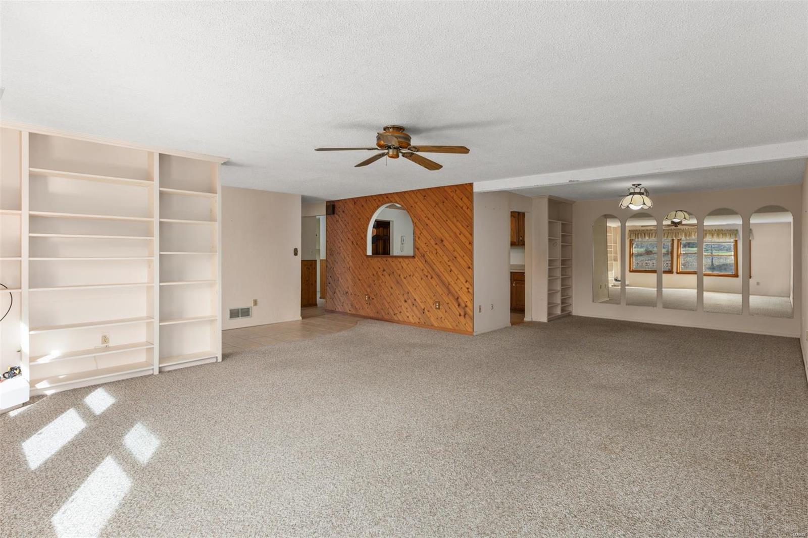 360 Hartman Road Staunton, IL 62088 - Photo 9 of 38