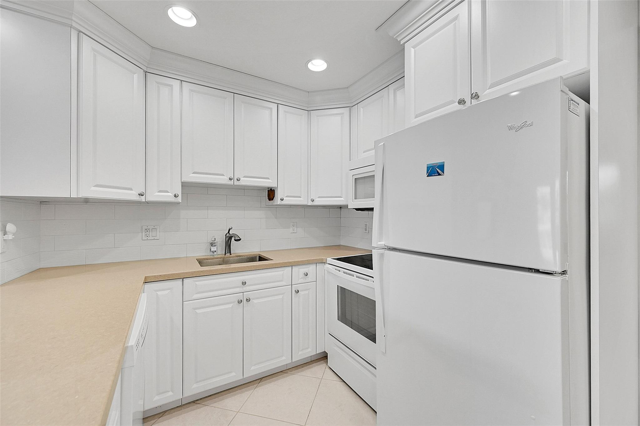 1110 North Riverside Drive, Unit 24 Pompano Beach, FL 33062 - Photo 25 of 43 Photo 29