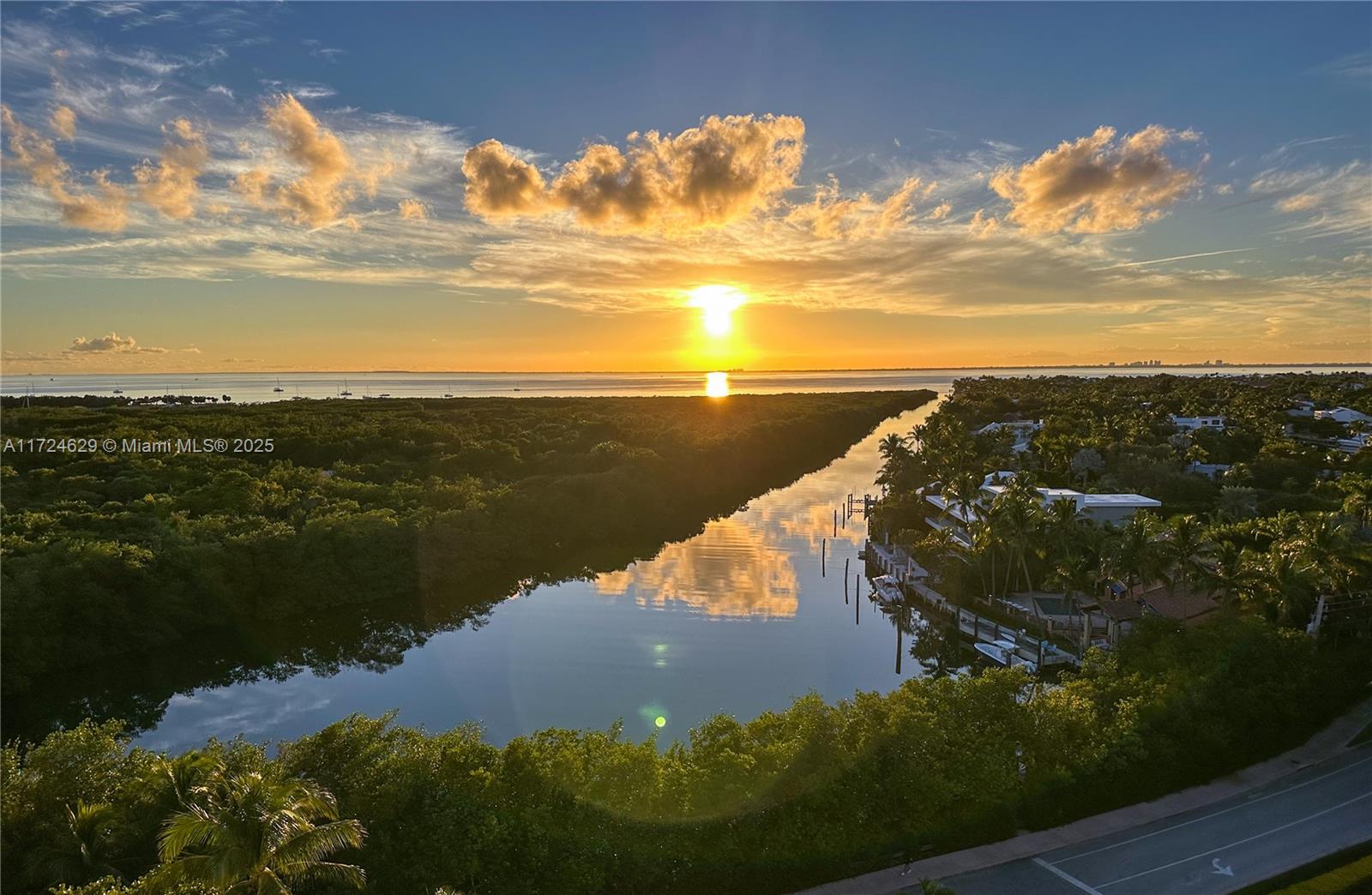 1121 Crandon Boulevard, Unit E808 Key Biscayne, FL 33149 - Photo 3 of 36