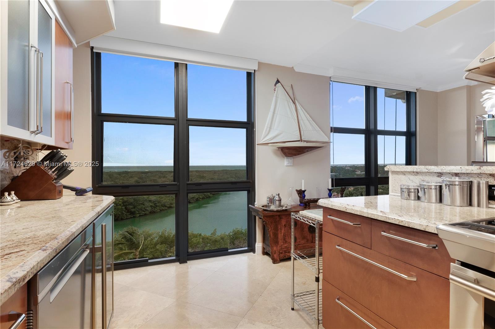 1121 Crandon Boulevard, Unit E808 Key Biscayne, FL 33149 - Photo 4 of 36