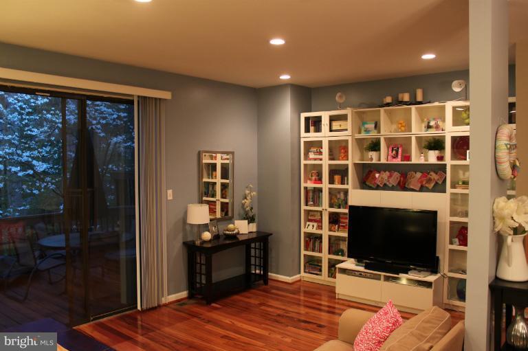 2035 Swans Neck Way Reston, VA 20191 - Photo 4 of 11 Living Room