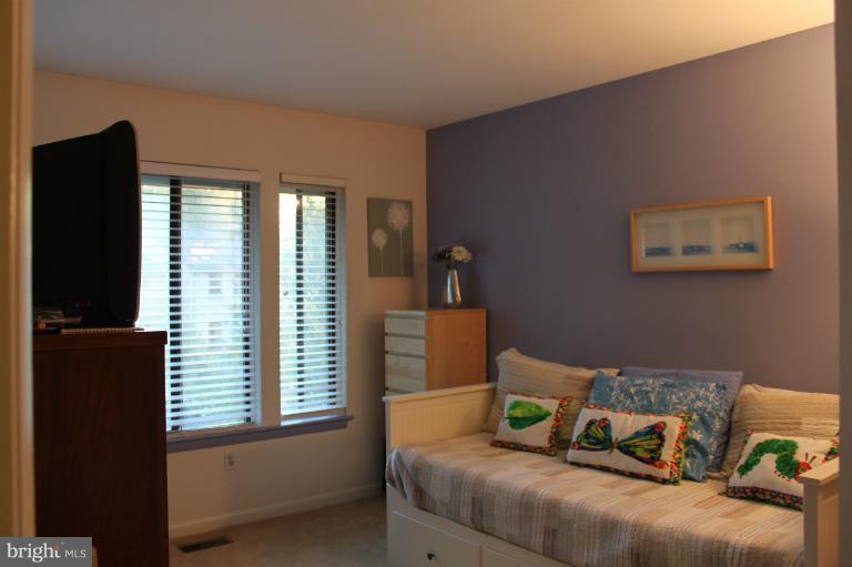 2035 Swans Neck Way Reston, VA 20191 - Photo 6 of 11 3rd Bedroom