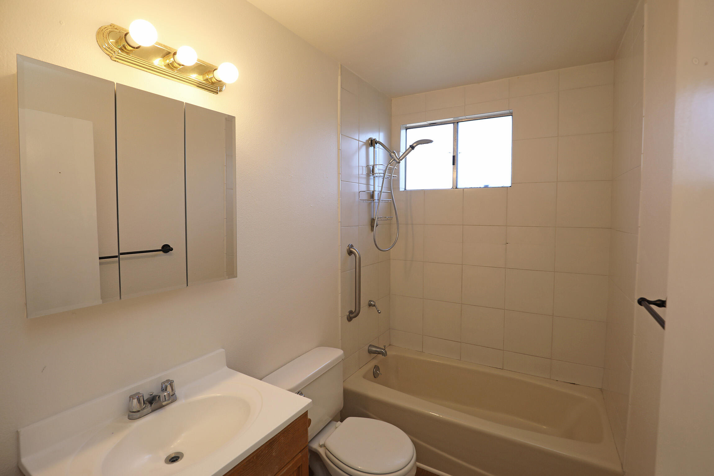 4873 Rhoads Avenue Goleta, CA 93111 - Photo 23 of 27 Upstairs Bathroom