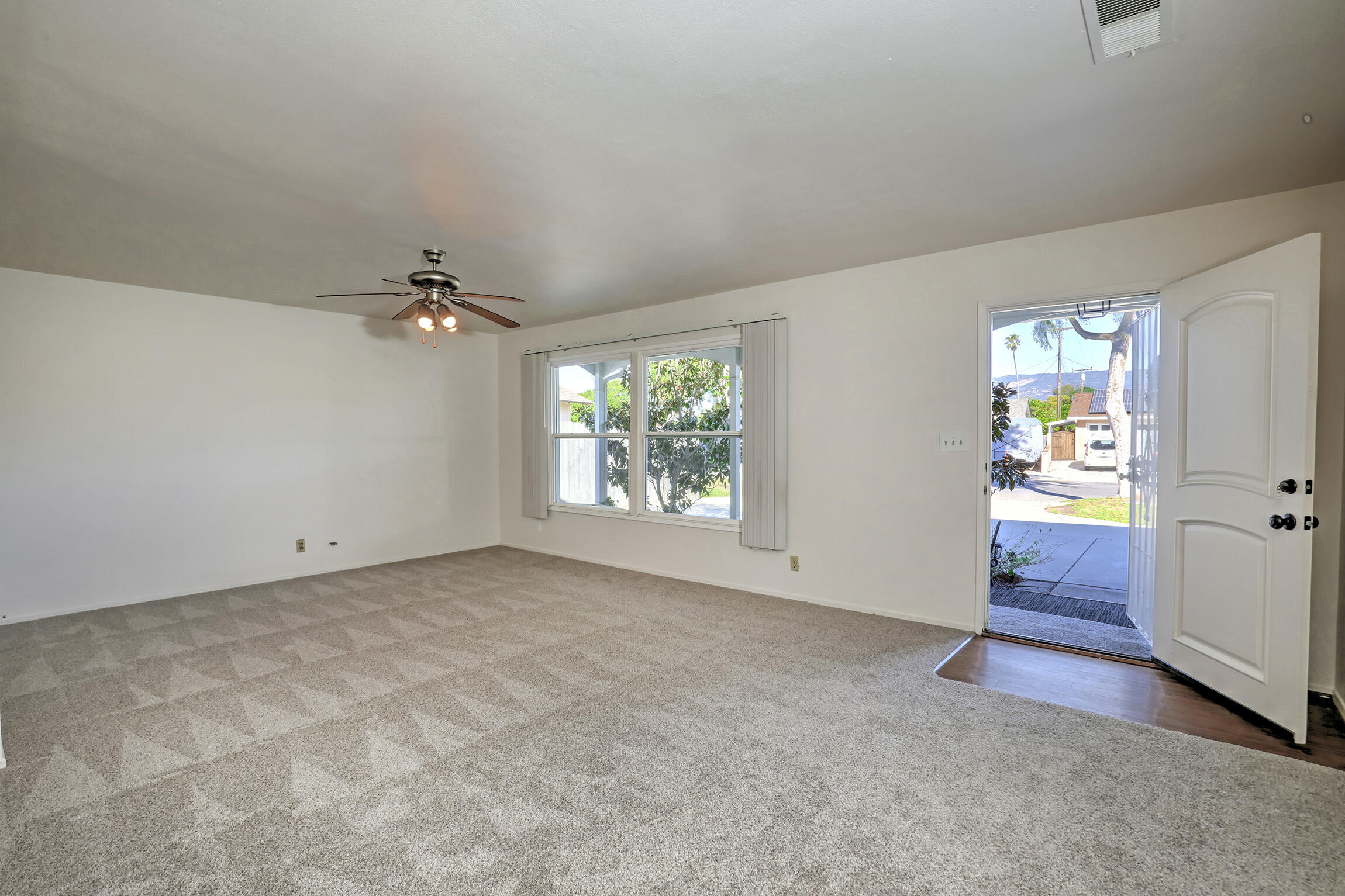 4873 Rhoads Avenue Goleta, CA 93111 - Photo 3 of 27 Living room