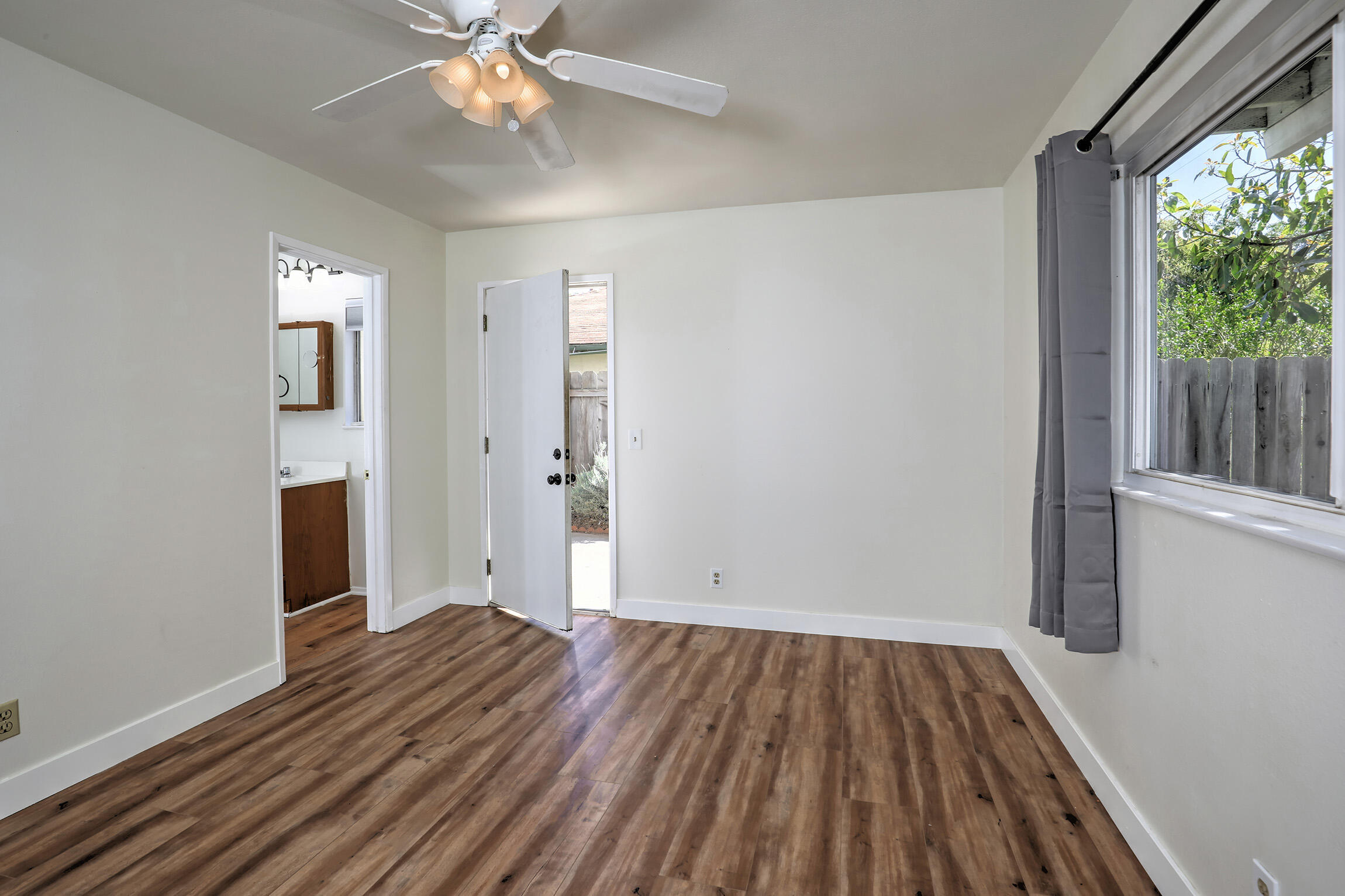 4873 Rhoads Avenue Goleta, CA 93111 - Photo 8 of 27 Primary Bedroom