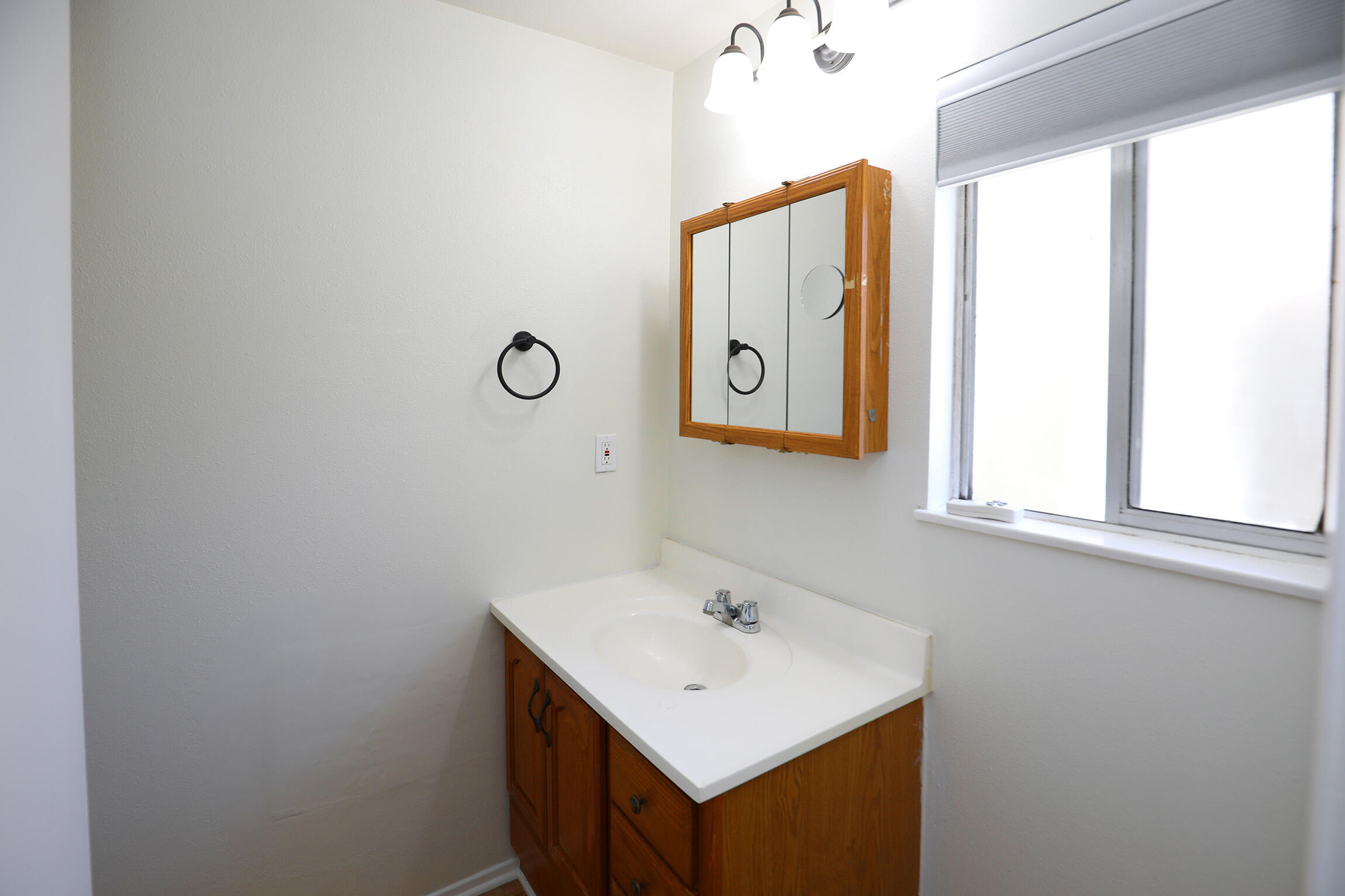 4873 Rhoads Avenue Goleta, CA 93111 - Photo 10 of 27 Primary Bath