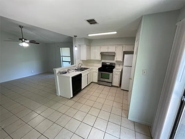 $1,395 | 2001 Magnolia Drive, Unit A, Round Rock, TX 78664