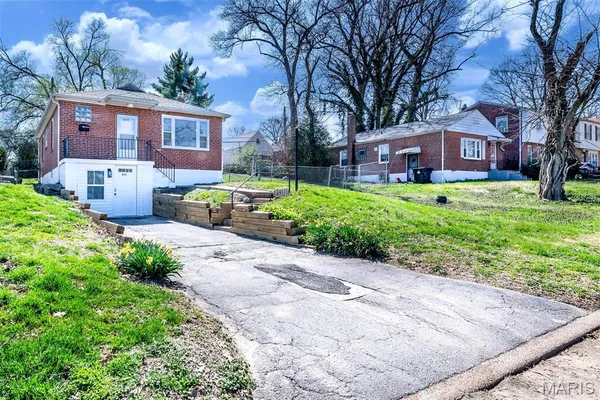 $199,900 | 8370 Orchard Avenue, University City, MO 63132