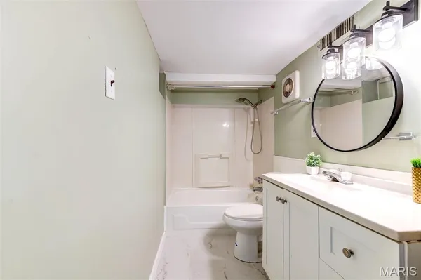$199,900 | 8370 Orchard Avenue, University City, MO 63132