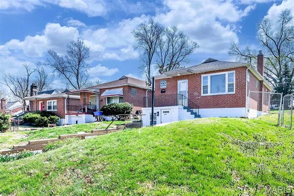 $199,900 | 8370 Orchard Avenue, University City, MO 63132