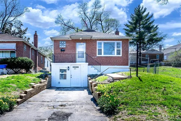 $199,900 | 8370 Orchard Avenue, University City, MO 63132